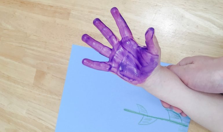 handprint flower craft for mother's day2