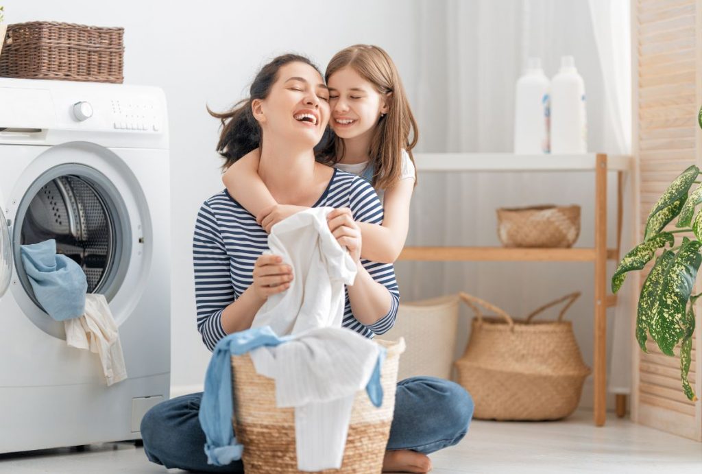 how stay at home moms can keep up with laundry