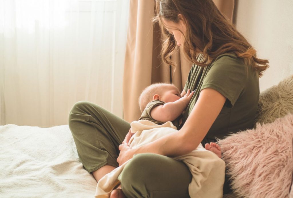 breastfeeding tips for new moms